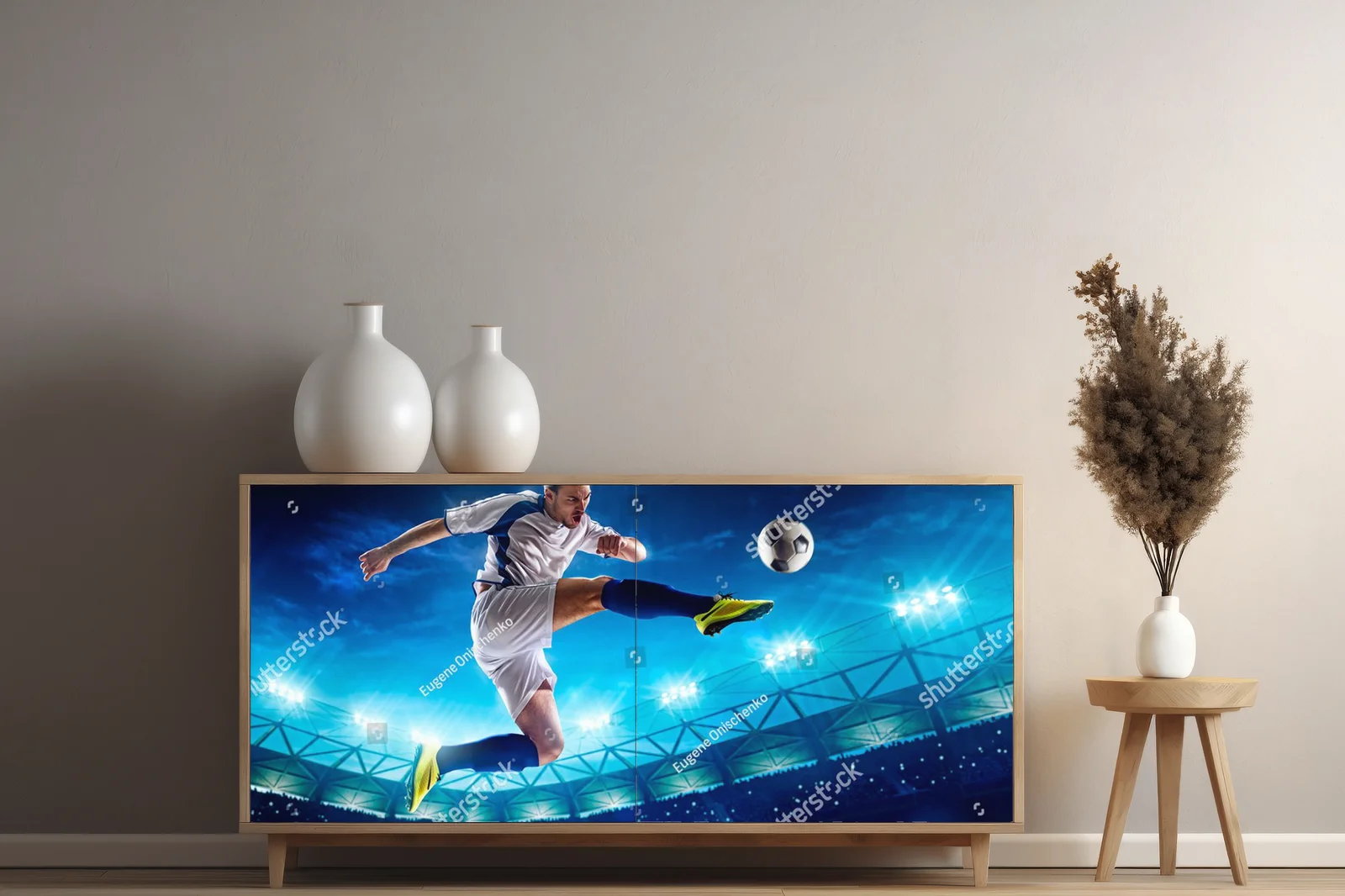 Mistrzowski rzut piłki w nocnym blasku stadionu