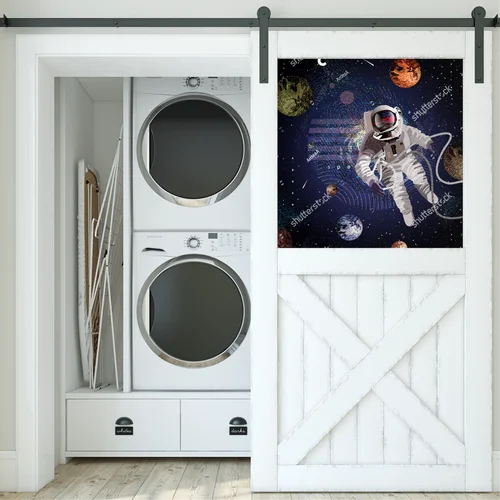 Astronauta w kosmicznej podróży przez galaktykę