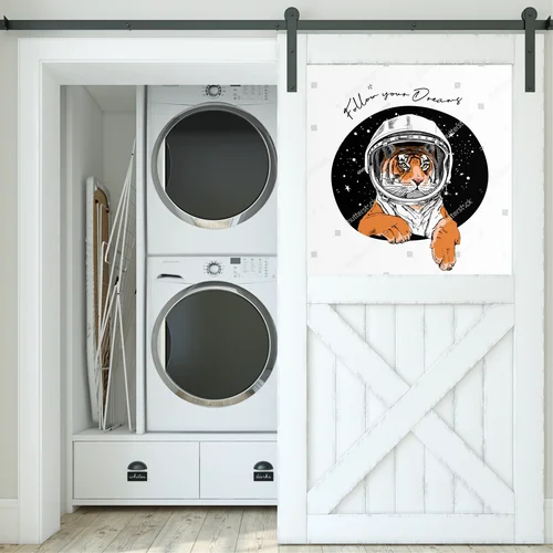 Podziemny kot w retro hełmie kosmonauty