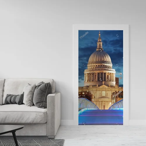 Nocny urok Londynu: Millennium Bridge i katedra