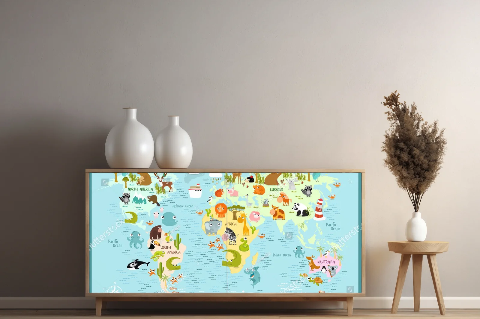 Kolorowa mapa świata z bajkowymi zwierzętami