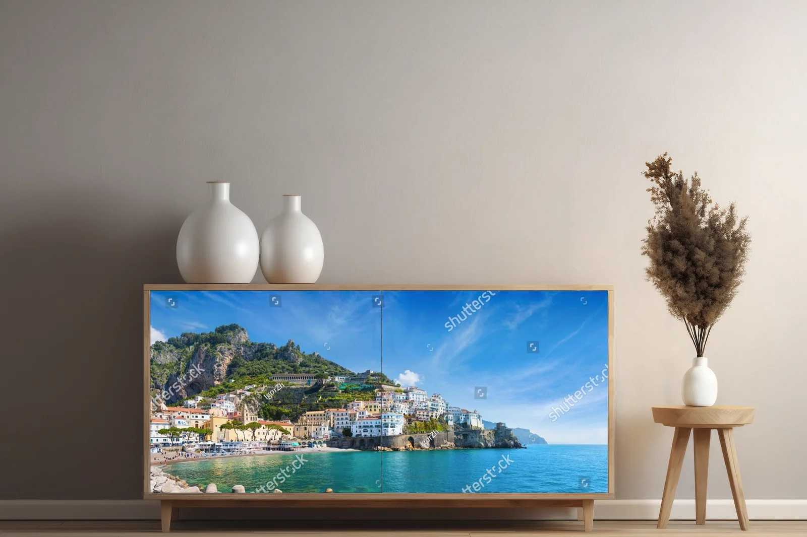 Malownicza panorama Amalfi nad lazurowym morzem