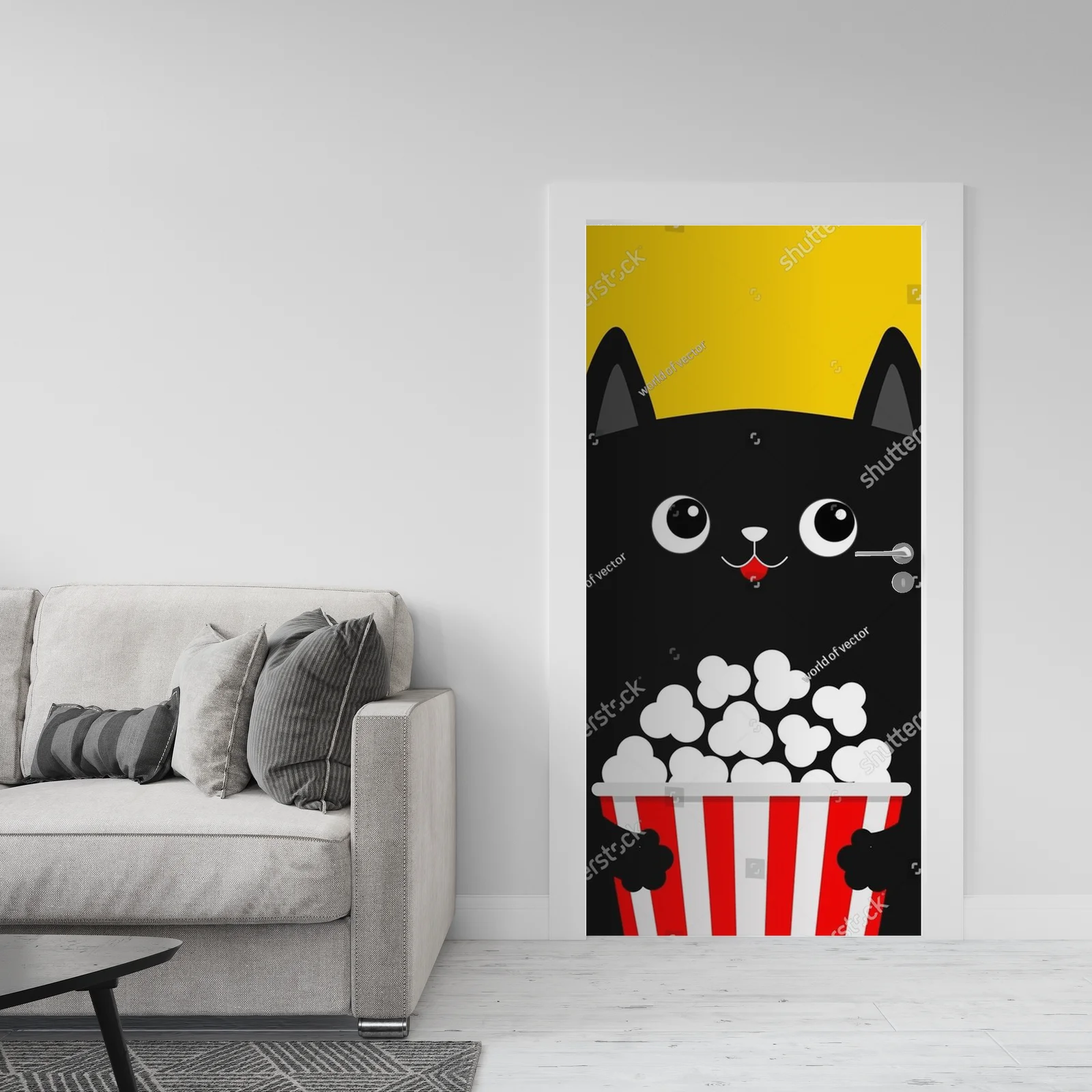 Radosny kotek z popcornem w kinowej atmosferze