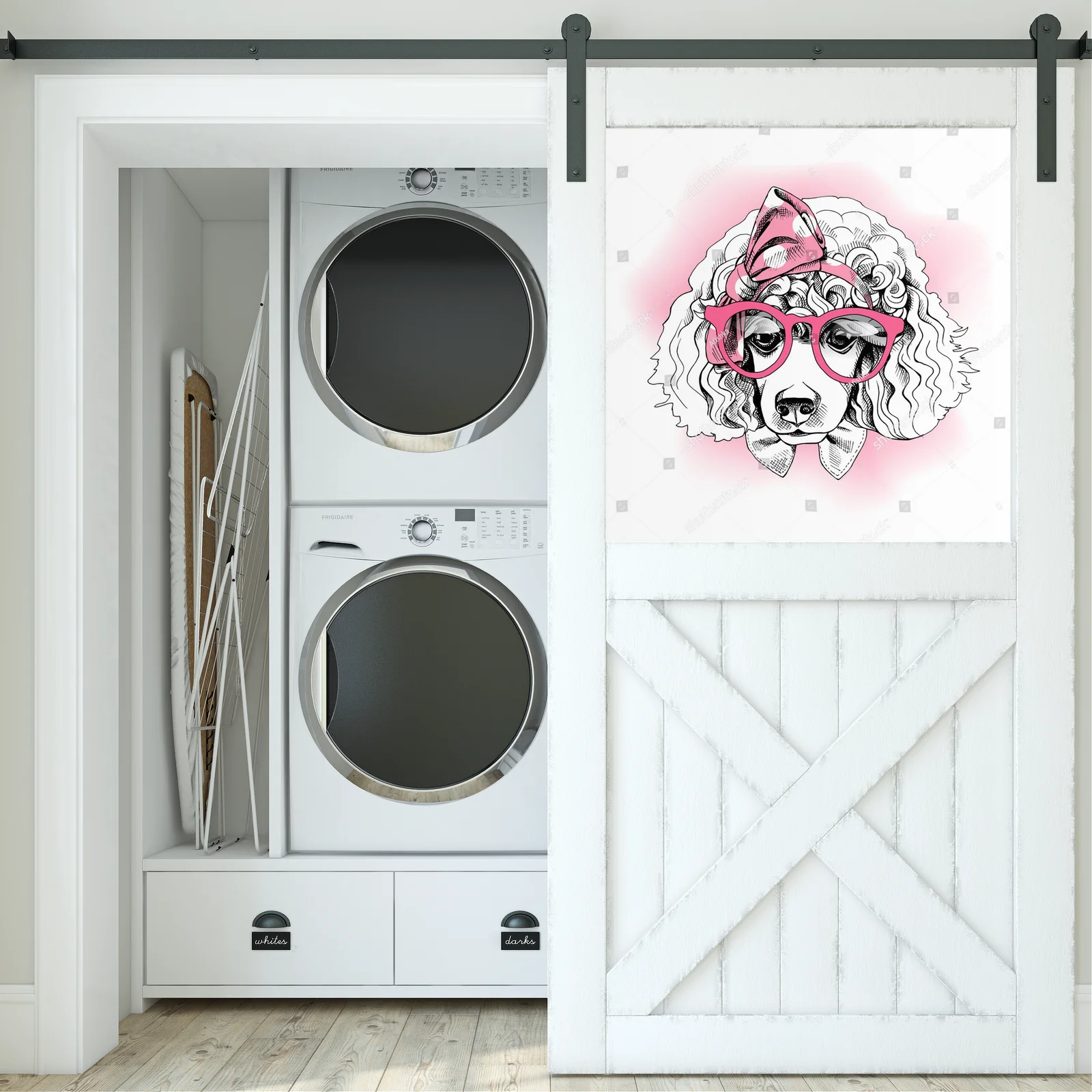 Uroczy portret poodle w różowej opasce
