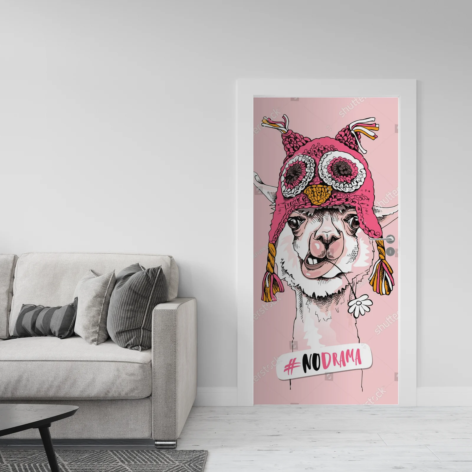 Radosny portret lamy w różowym kapeluszu