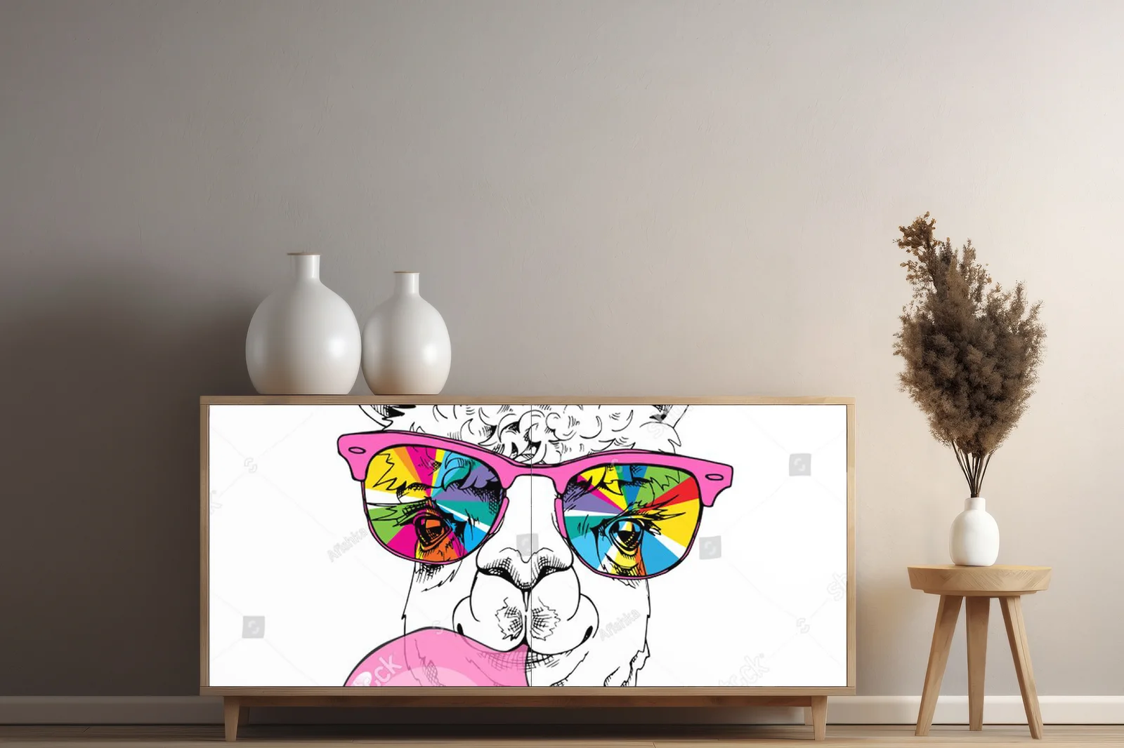 Funky lama w tęczowych okularach i różowej gumie