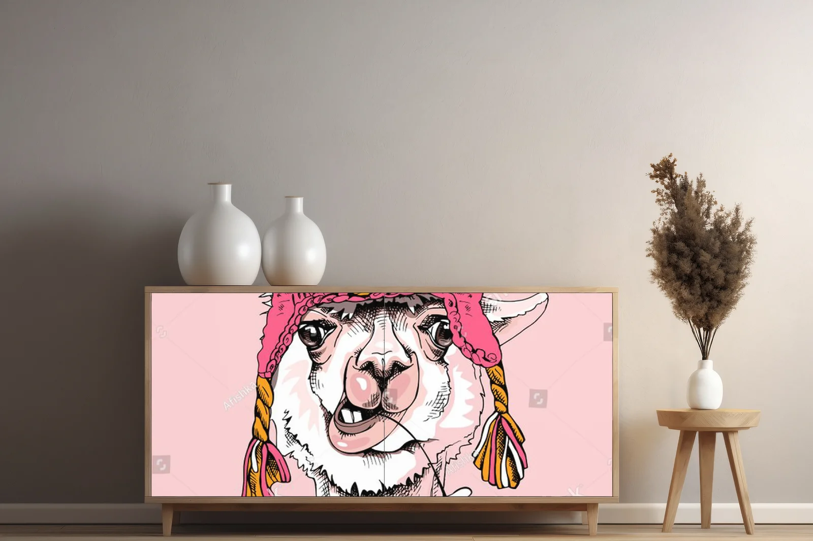 Radosny portret lamy w różowym kapeluszu